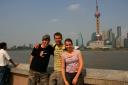 Op de foto met de machtige skyline van Pudong