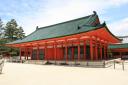 De gerenoveerde Heian shrine met een lekker kleurtje